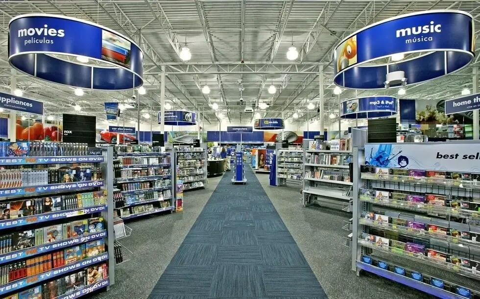 Bakıda məşhur mağazada ər arvadını bı&ccedil;aqladı