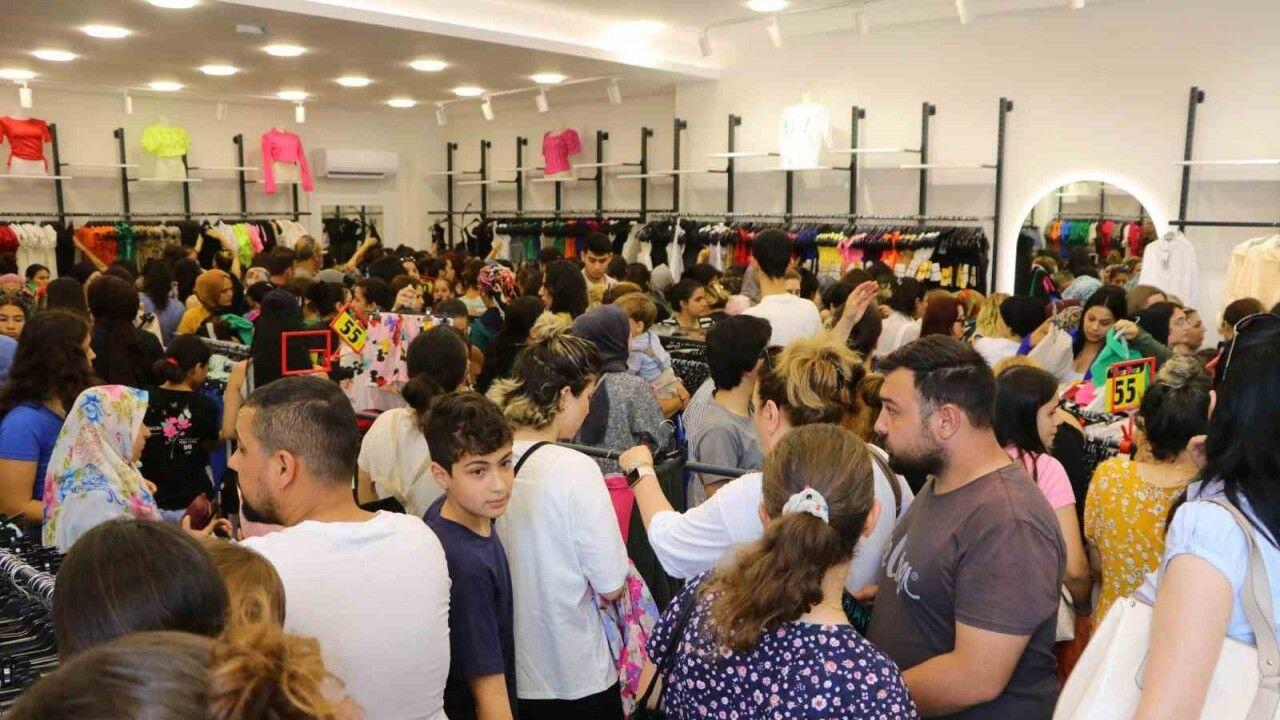 Bakıda mağaza açılışında BİABIRÇILIQ 