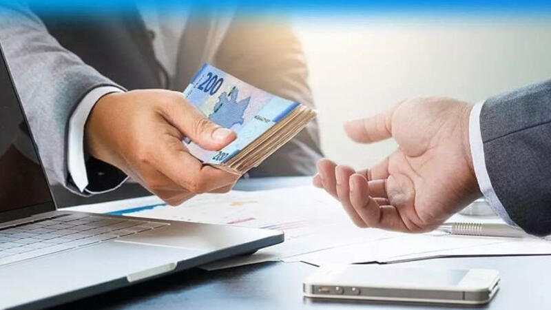 Xalq rəssamı müəllifi olduğu xalçanı nazirliyə 100 min manata satdı