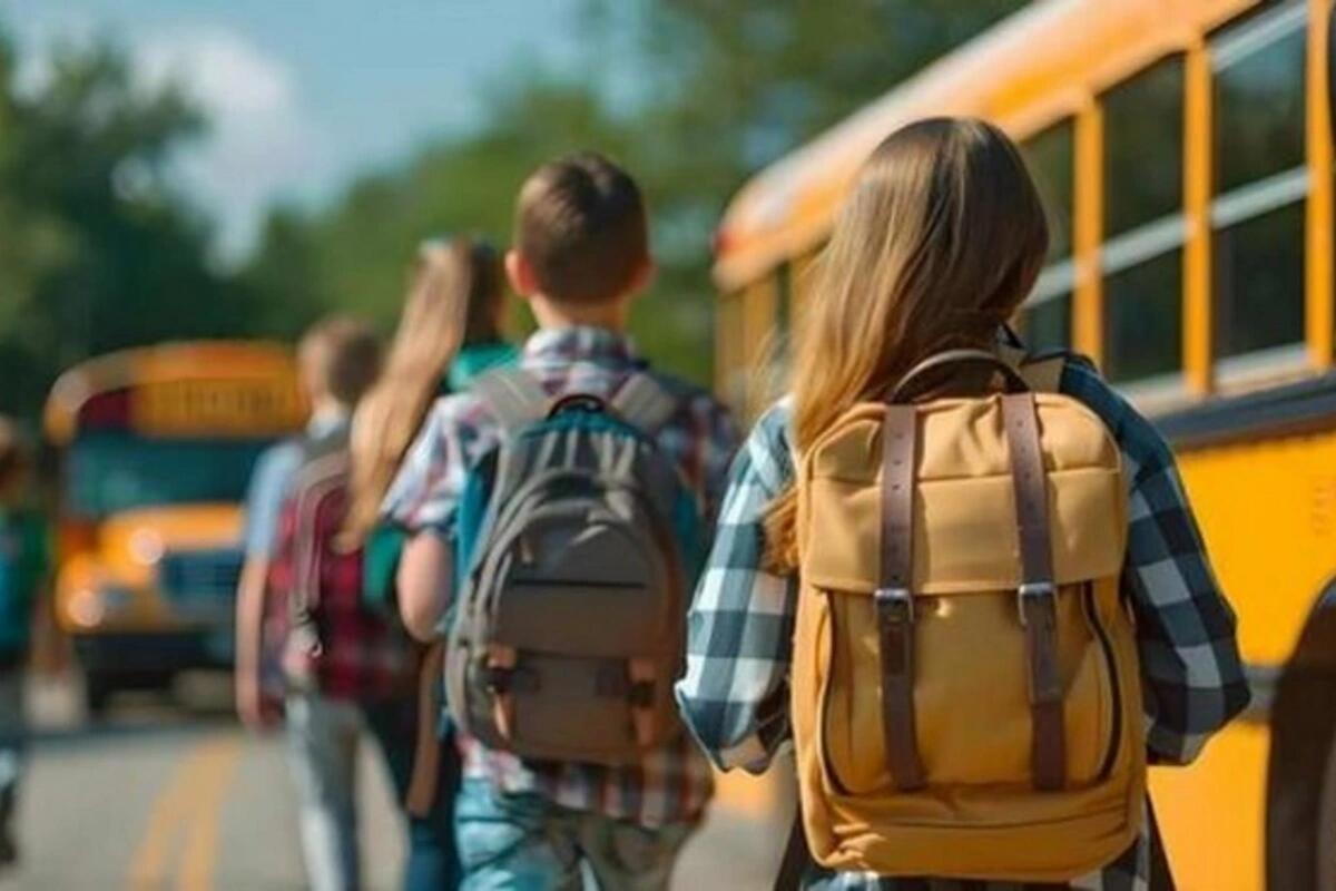 Məktəbli avtobusundan istifadənin qiyməti a&ccedil;ıqlandı 