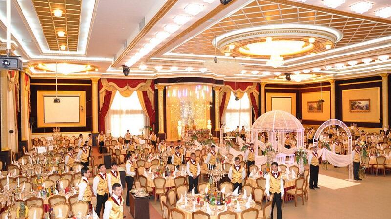 Toyda yıxılan kişi &Ouml;LD&Uuml;