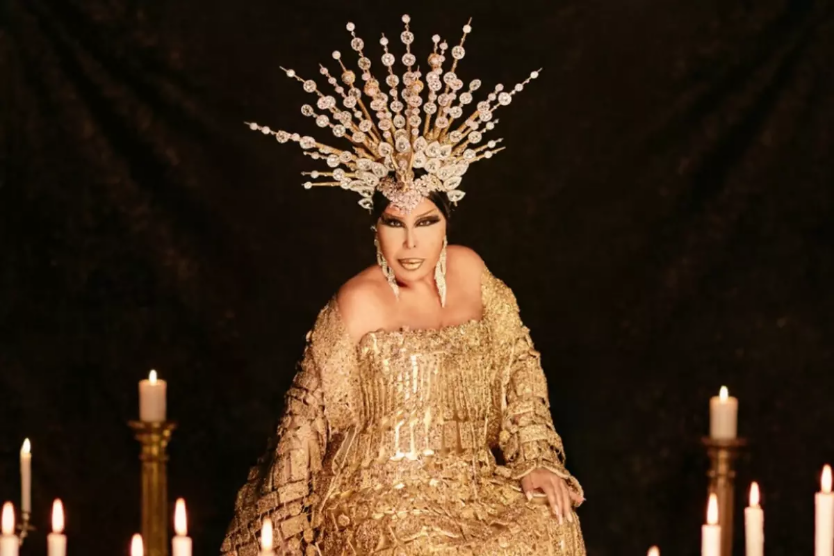 Qızıl suyuna salınmış avtomobilini g&ouml;rənlər mat qaldı 