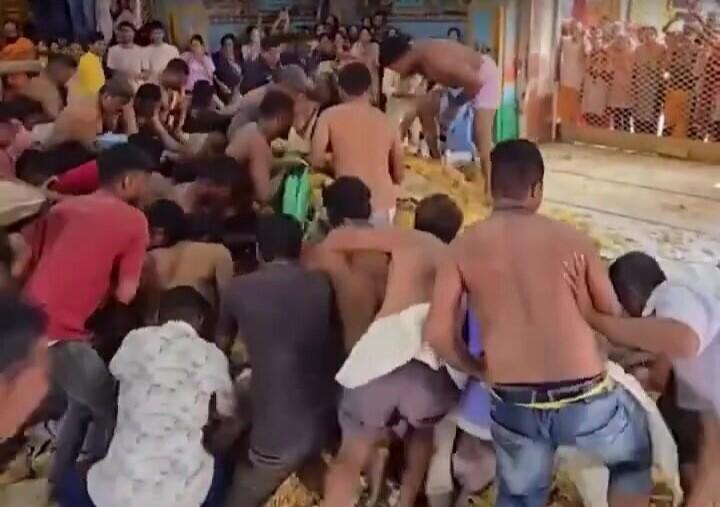 Yemək &uuml;&ccedil;&uuml;n birbirilərini əzdilər 