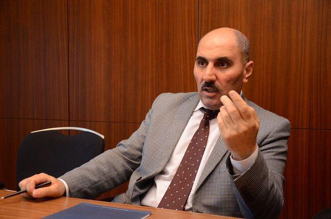 "Başqası da deyə bilər ki, qızımı mini yupkada g&ouml;ndərəcəm"  Azər Həsrət