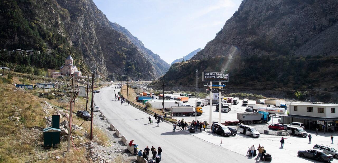 G&uuml;rc&uuml;standan Rusiyaya ağır y&uuml;k daşımaları dayandırıldı