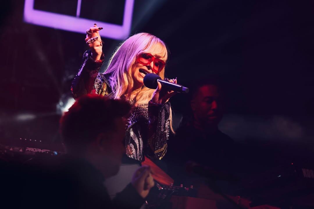 Əsl yaşlarını gizlədən ULDUZLAR