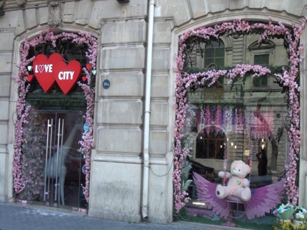 "Love city"də 72 manat servis haqqı aldılar  FOTO