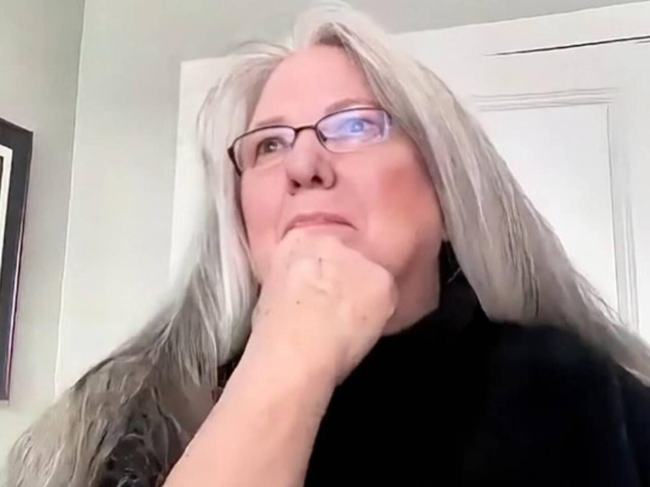 70 yaşında ərindən boşandı, striptizə başladı  FOTO