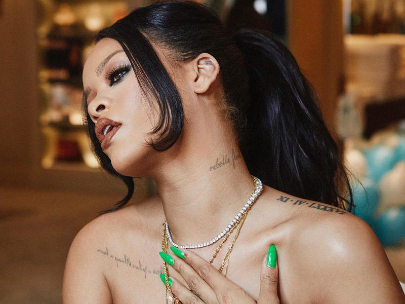 Rihanna ana oldu  FOTO