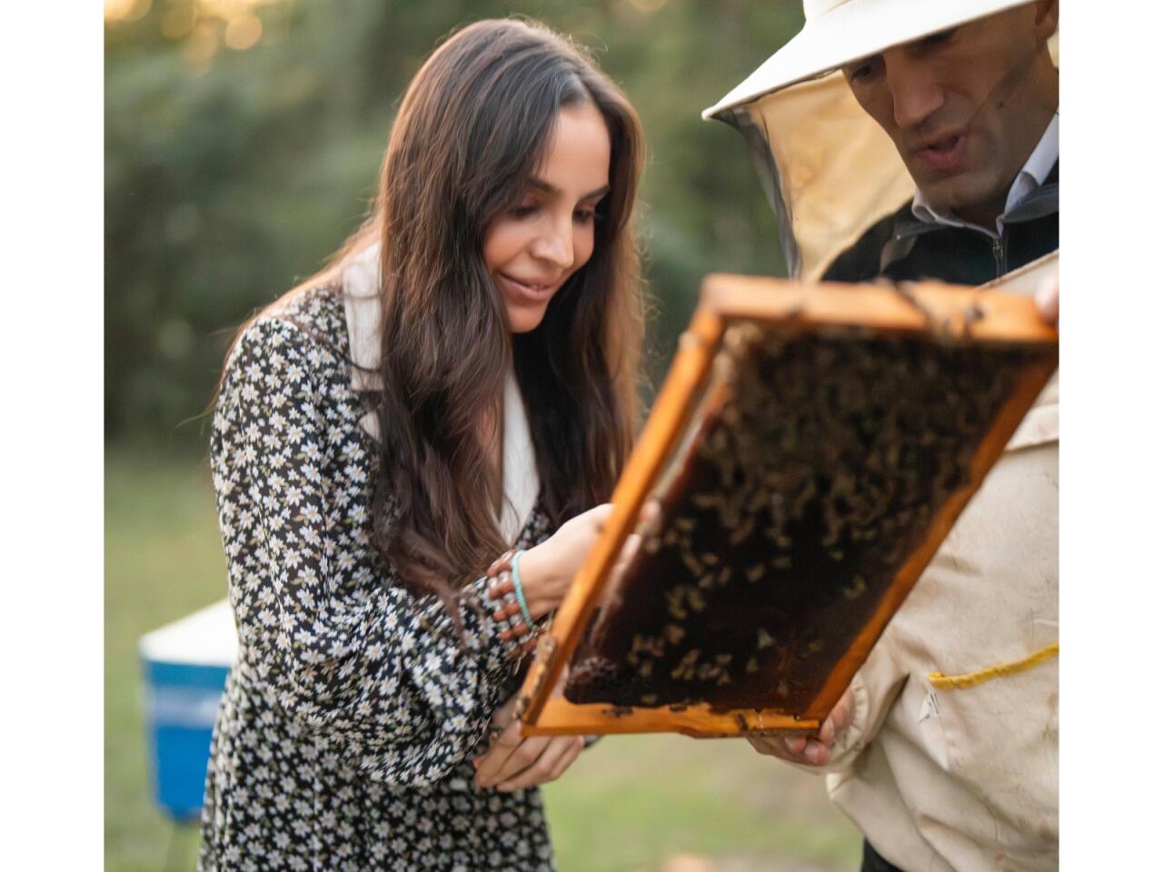 Leyla Əliyeva Qəbələdə “Gənc arıçı” layihəsinin iştirakçısı ilə görüşüb  FOTO