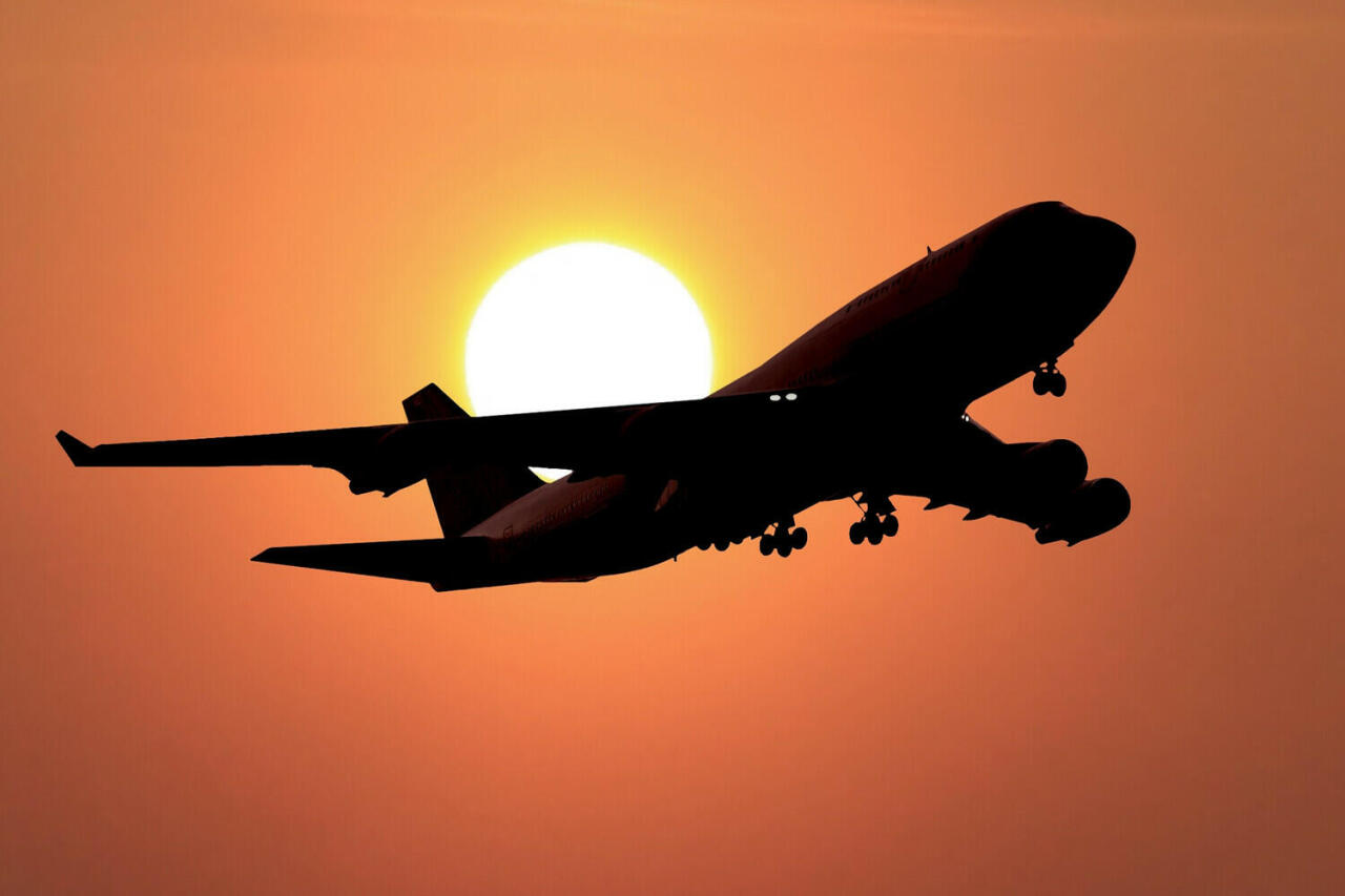 İstanbuldan Tbilisiyə uçan təyyarə Bakı aeroportuna məcburi eniş edib