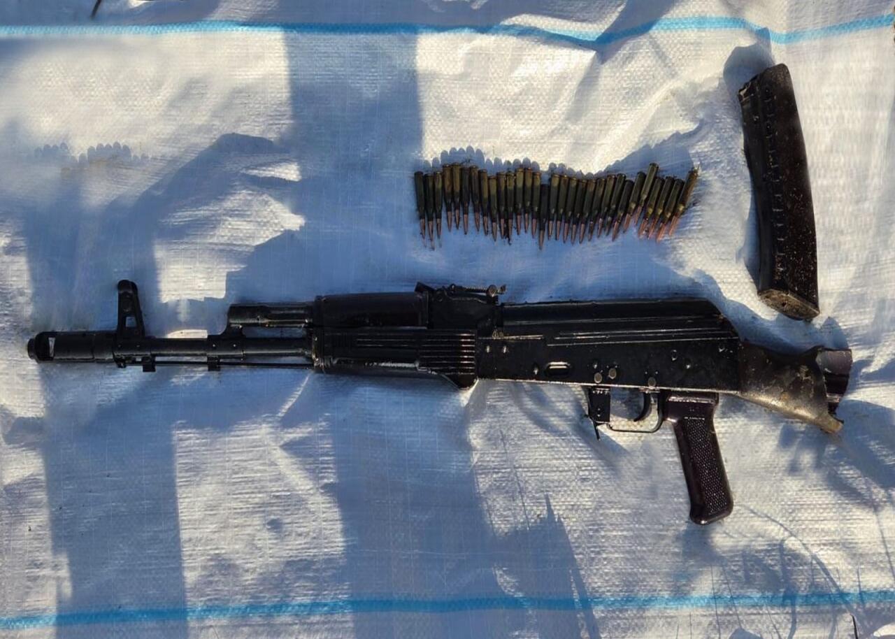 Məhkumun Bərdədə evində gizlətdiyi avtomat silahı aşkarlanıb
