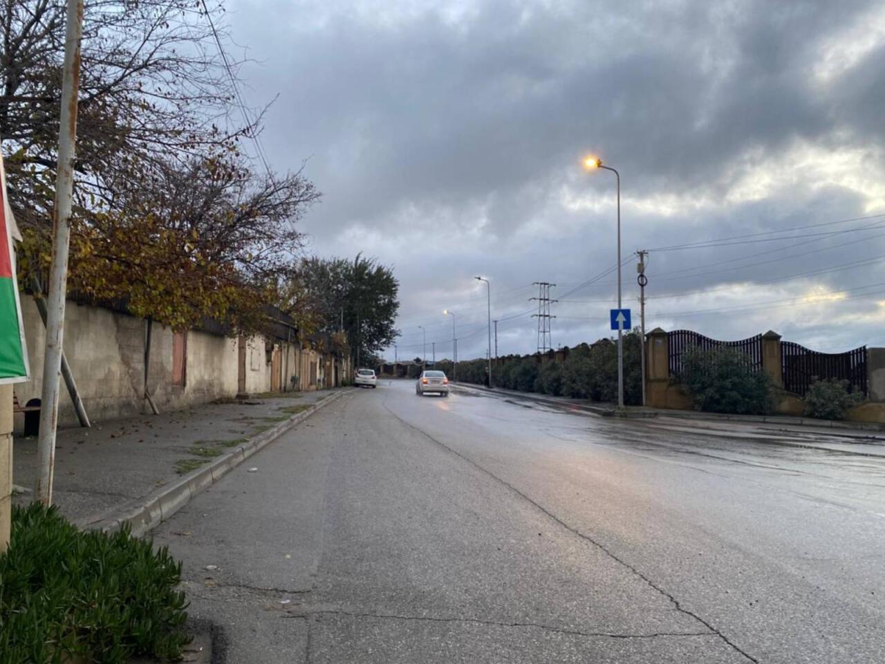 Bakıda səkiyə &ccedil;irkab suyu axır  İyrənc vəziyyət yaranıb  FOTO