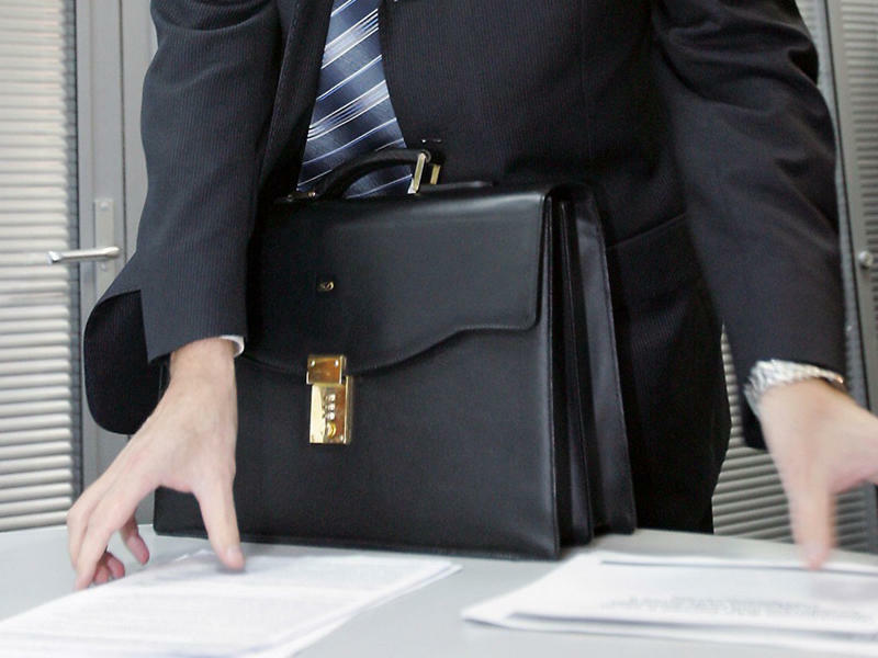 İcra baş&ccedil;ısı iki nəfəri işdən &ccedil;ıxardı  Yeni təyinat