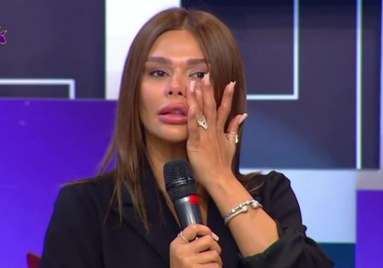 Aysun ağladı: &ldquo;Atasız b&ouml;y&uuml;m&uuml;şd&uuml;m, indi anadan yetim qaldım&rdquo;  VİDEO