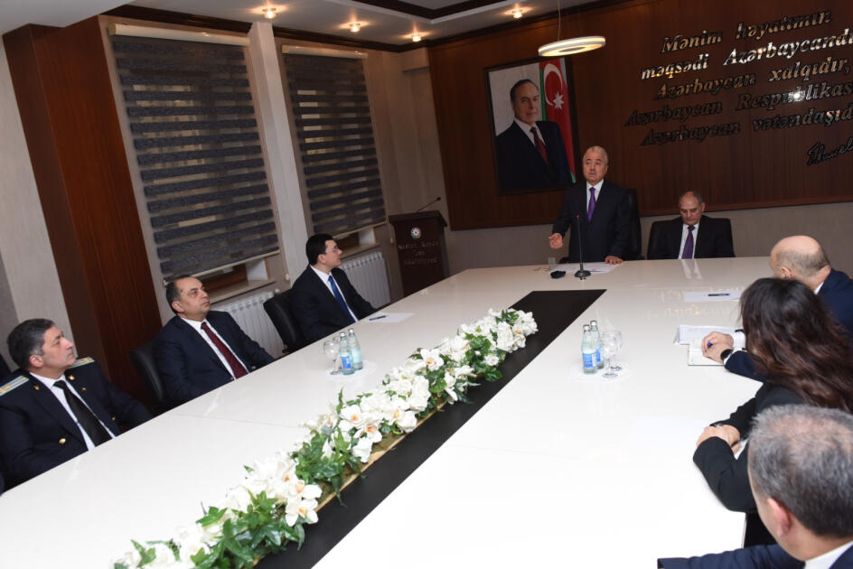 Tahir Budaqov kollektivə təqdim olundu 