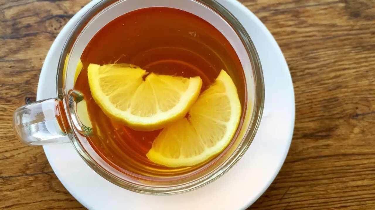 Qışda &ccedil;ayınıza dondurulmuş limon atın  faydasını g&ouml;r&uuml;n