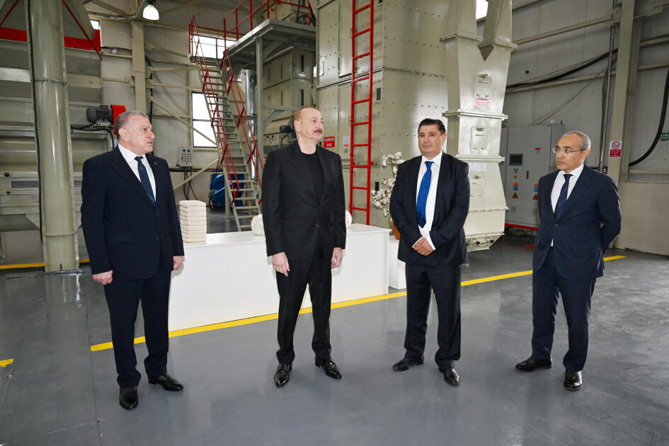 Prezident Sabirabadda pambıq emalı zavodunun fəaliyyəti ilə tanış olub  FOTO