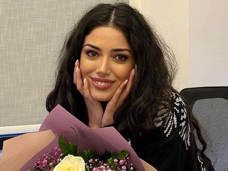 Aparıcının yeni işi baş tutmayıbmış  M&uuml;qavilə imzalayan anda...