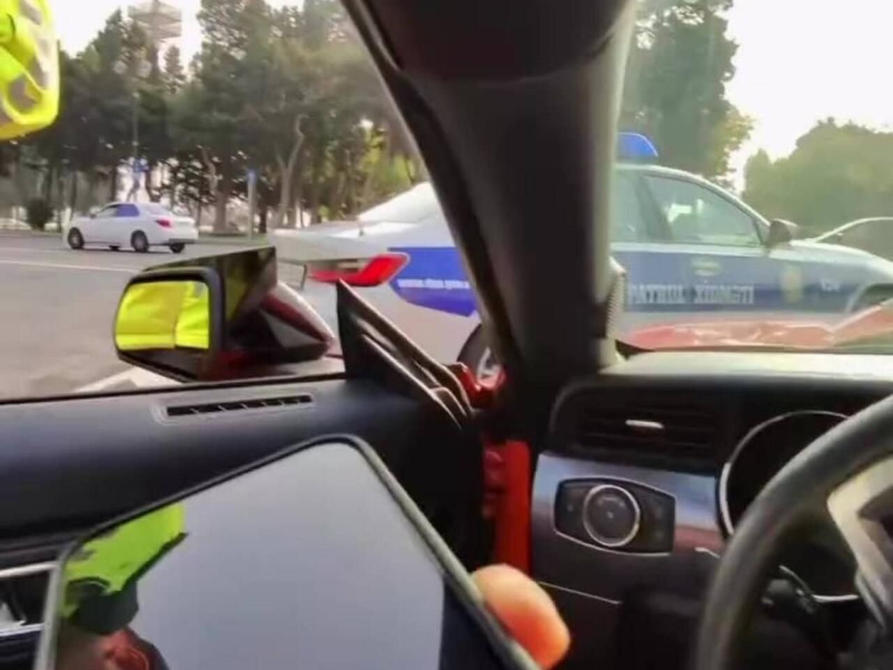 Bakıda YPX ilə T&uuml;rkiyə vətəndaşı arasında maraqlı dialoq  "Nə deyir, anlamıram"  VİDEO