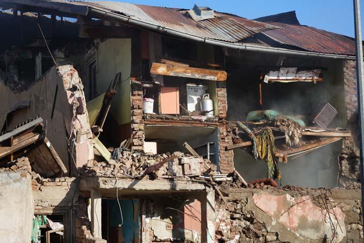 T&uuml;rkiyədə partlayış: İki ev &ccedil;&ouml;kd&uuml;, xəsarət alan var  FOTO