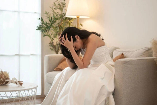 Gəlin toydan 20 dəqiqə sonra bəyin otağına g&ouml;rə