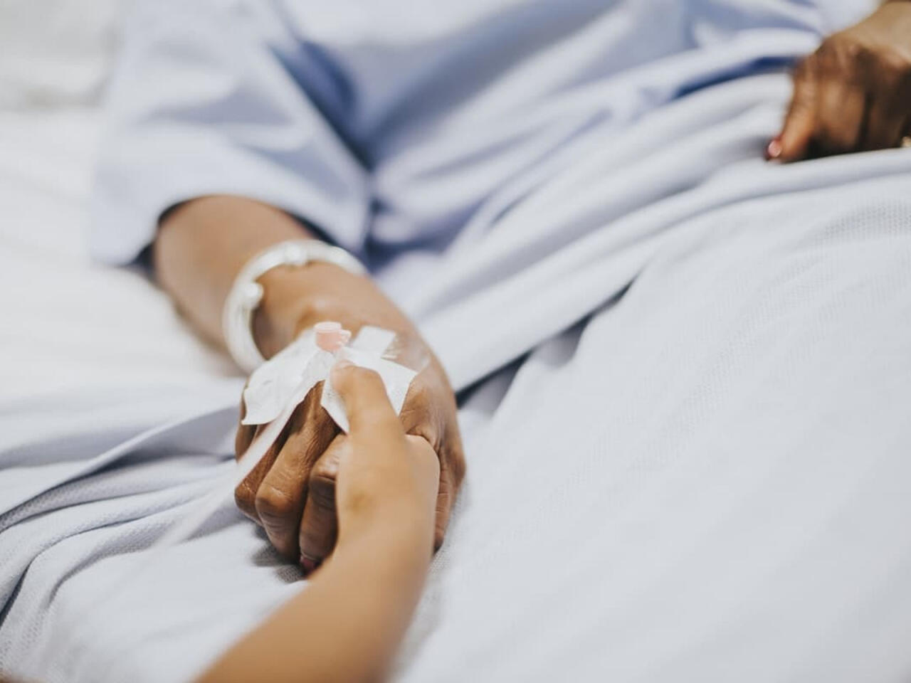 L&ouml;kbatandakı yanğında xəsarət alanların