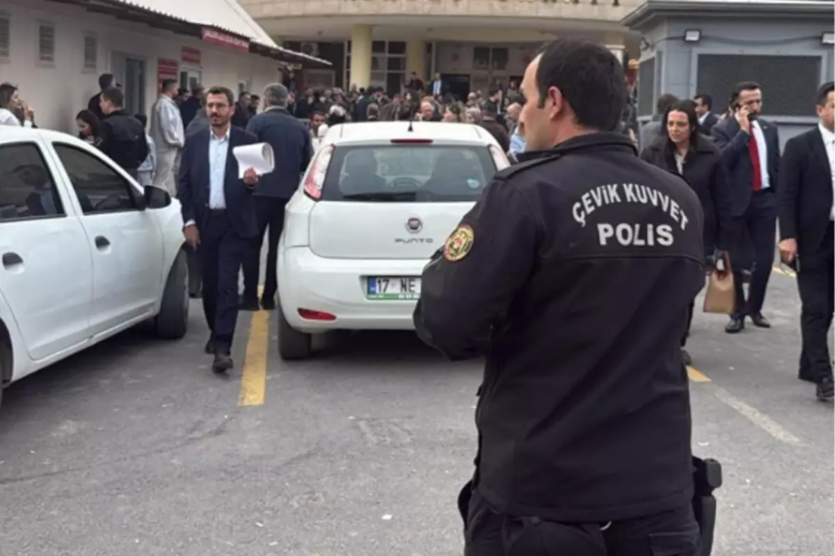 T&uuml;rkiyədə məhkəmə binasında partlayış   &Ccedil;ox sayda yaralı var  VİDEO