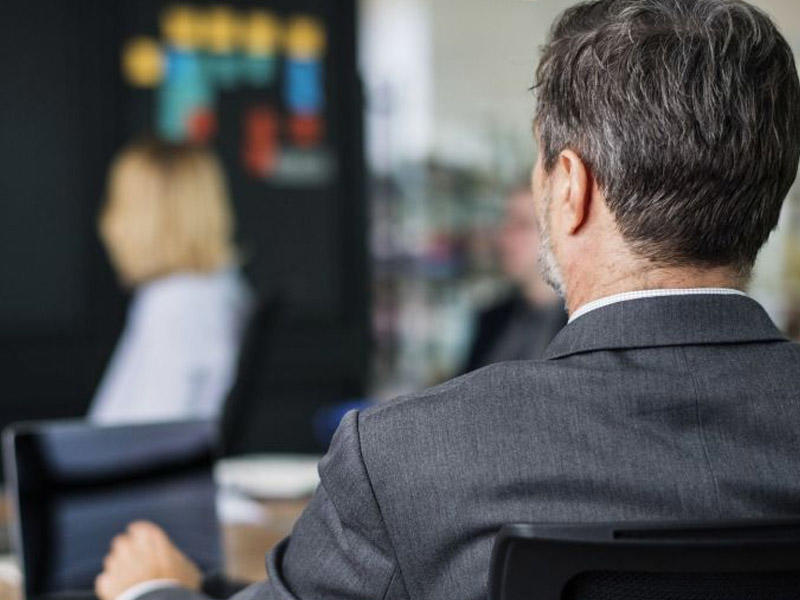 MNin vəzifəli şəxsi həyat yoldaşını azyaşlı uşaqları ilə birgə evdən qovub?  İDDİA