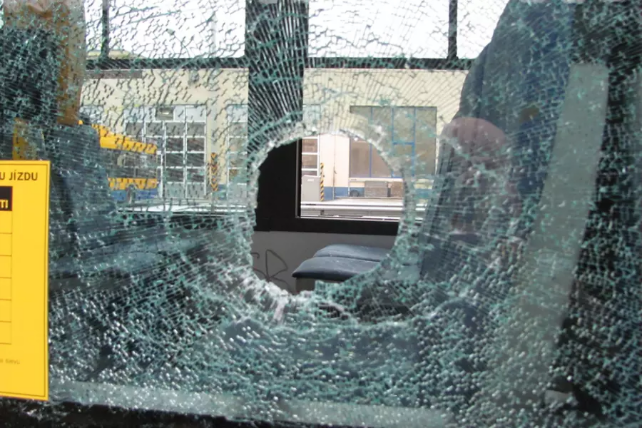 Sumqayıtda avtobus qəzaya d&uuml;şd&uuml;  Xəsarət alanlar var