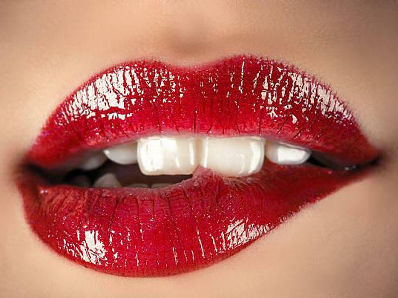 Stomatoloq &ouml;p&uuml;şməyin dişlərə faydasından danışdı