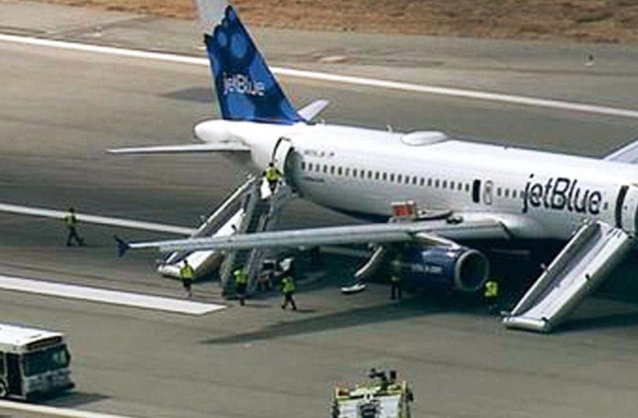 ABŞdə təyyarə təcili eniş etdi 