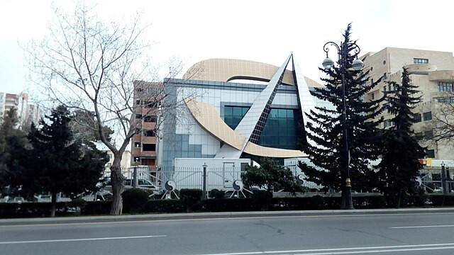 Daha bir məşhur aparıcı &ldquo;Space&rdquo;dən getdi  FOTO