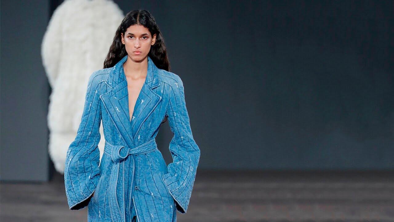 "Kainat g&ouml;zəli" səhnədə xəstaxanalıq oldu 