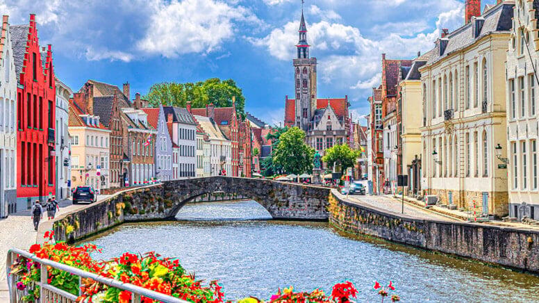 Avropanın ən g&ouml;zəl şəhəri se&ccedil;ildi: Gedən bir də getmək istəyir