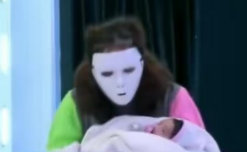 33 yaşlı qadın 18 yaşlı oğlandan uşaq d&uuml;nyaya gətirdi 