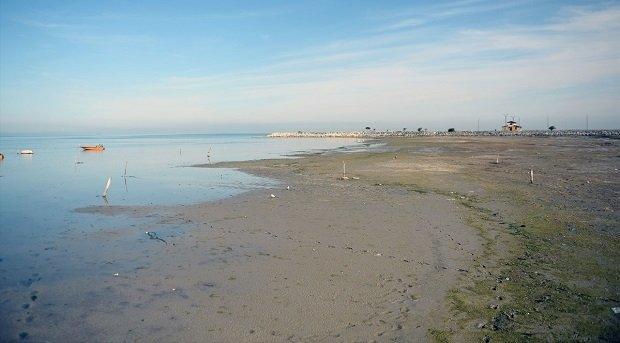 Xəzərin suyu &ccedil;əkilir  &Uuml;zə &ccedil;ıxan ərazilərdə nəsə tikiləcək?