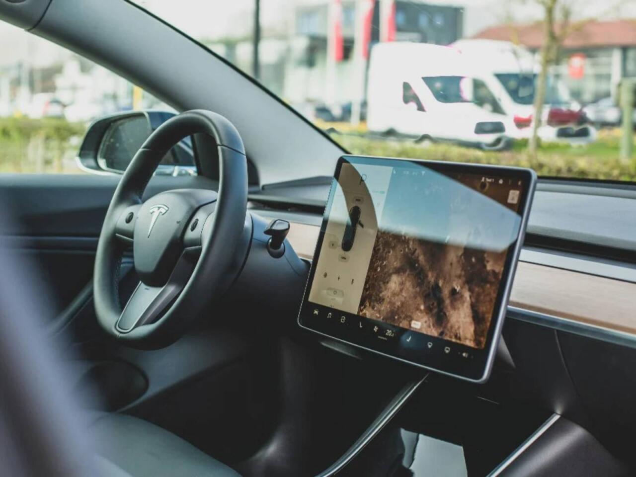 Tesla s&uuml;r&uuml;c&uuml;lərinə şad XƏBƏR: gələn həftə...