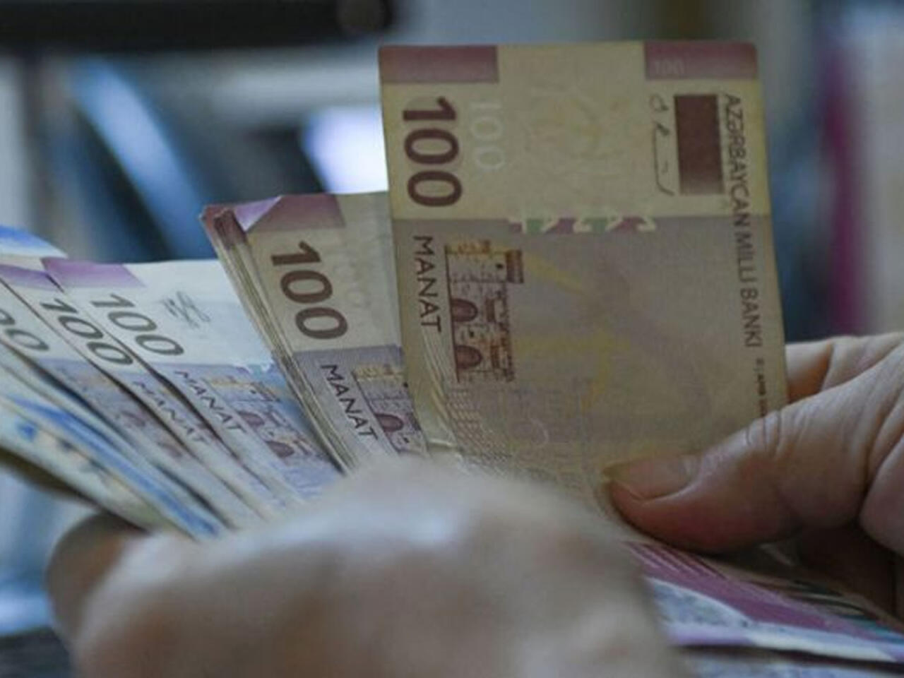 &Ccedil;ox pul xərcləmək depressiyaya səbəb ola bilər  M&uuml;təxəssislər xəbərdarlıq edir