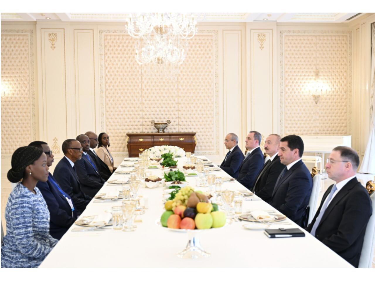 İlham Əliyevin Ruanda Prezidenti ilə nahar əsnasında geniş tərkibdə g&ouml;r&uuml;ş&uuml; olub