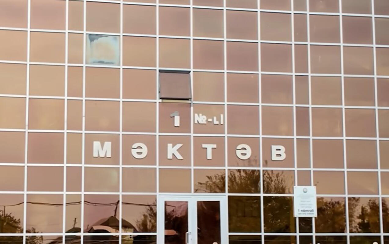 M&uuml;əllim məktəbliləri kəmərlə bağlayaraq d&ouml;y&uuml;b?  Rəsmi a&ccedil;ıqlama