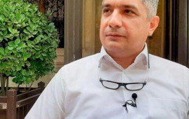 Arif Buzovnalı kimdir?  Təhsili atıb d&ouml;y&uuml;şə gedən qəzəlxan