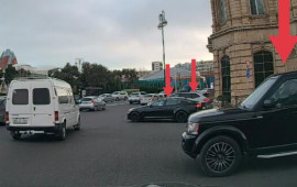 Burada dayanan s&uuml;r&uuml;c&uuml;lər 100 manat 3 bal CƏRİMƏLƏNƏCƏK