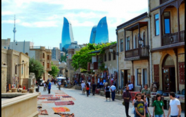 Turisti incit, sonra da turizm gəliri gözlə?  Ekspertdən TƏNQİD