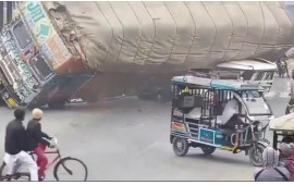 Hindistanda dəhşətli yolnəqliyyat hadisəsi &ndash;