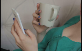 Əxlaqsız şəkillər g&ouml;ndərənlər cərimələnsin  Deputatdan təklif