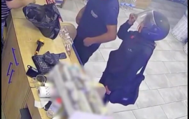 T&uuml;rkiyə bu VİDEOdan danışır: Yardım işarəsini anlamadılar  2 saat sonra qadın &Ouml;LD&Uuml;R&Uuml;LD&Uuml;