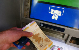 Təqa&uuml;d&ccedil;&uuml;lərin kartlarını talayan şəxs tutuldu