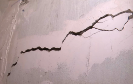 Bakıda binada təhl&uuml;kəli vəziyyət  Sakinlər qorxu i&ccedil;ində yaşayır  VİDEO