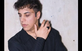 "Ayıb deyil m&uuml;ğənninin alt paltarının qiymətini soruşursan?"